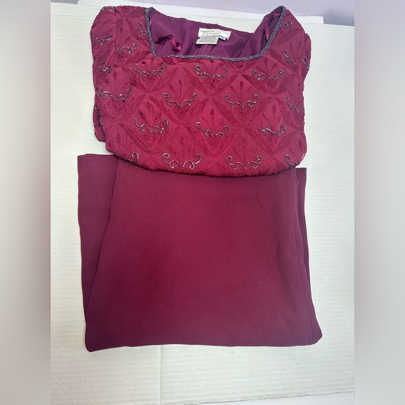 Adrianna Papéll Burgundy set with Beaded Top Sz 10 Preowned - Picture 9 of 16